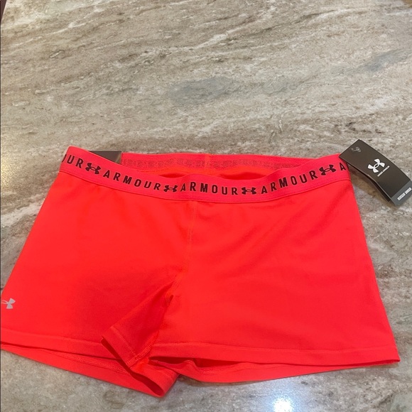 NWT Under Armour compression mid rise Shorty shorts - Picture 1 of 5